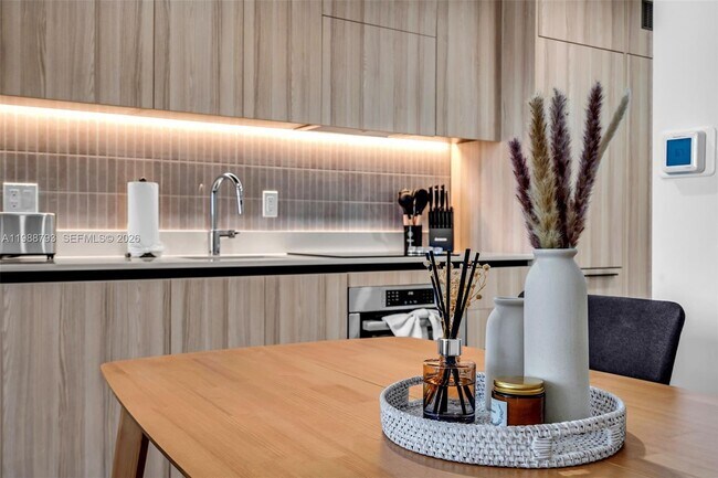 Building Photo - 225 N Miami Ave