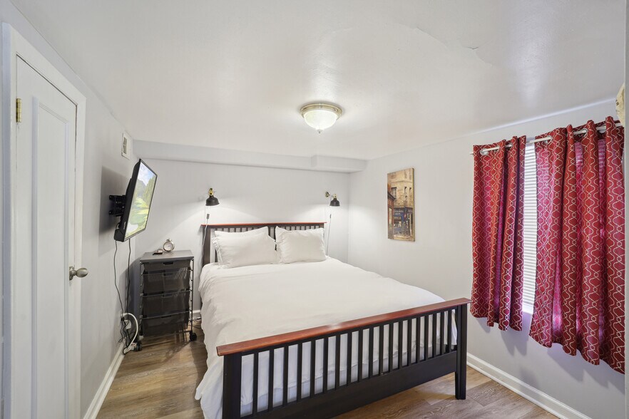 Building Photo - 2117 S Nelson St