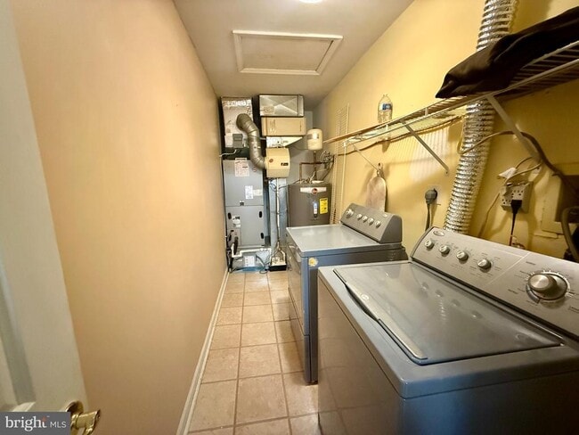 Building Photo - 30 Hopkinson Ct