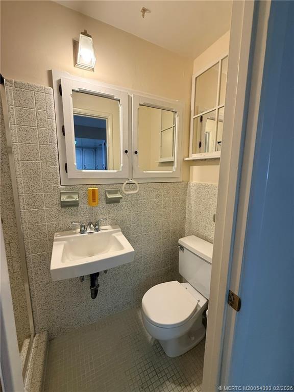 Building Photo - 2417 NW Holiday Ct