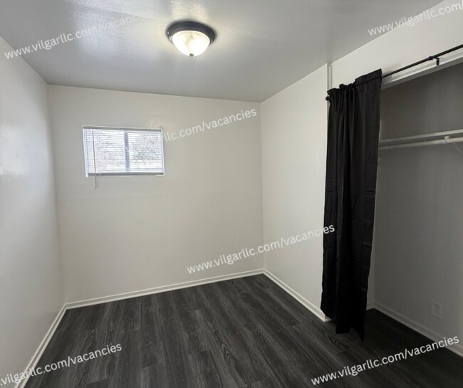 Building Photo - FOR RENT — SPACIOUS 3 BED / 1 BATH HOME