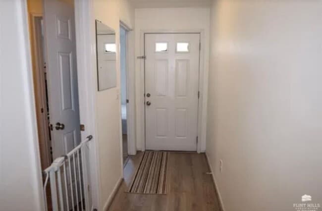 Building Photo - ADORABLE DUPLEX CLOSE TO EISENHOWER M.S!