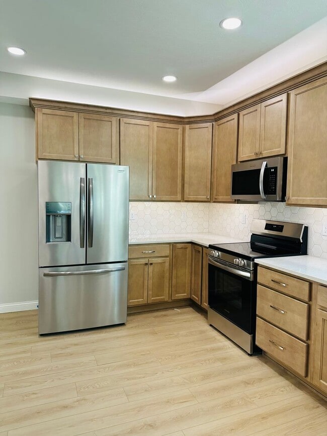 Building Photo - 1970 Petit Dr