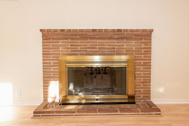 Building Photo - Beautiful Magnolia Brick close to village ...