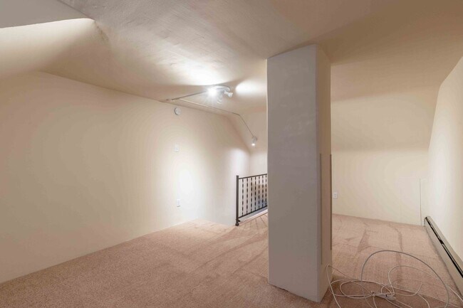 Building Photo - 2 bed/1 bath Townhome in WC Boro w/Off Street Parking