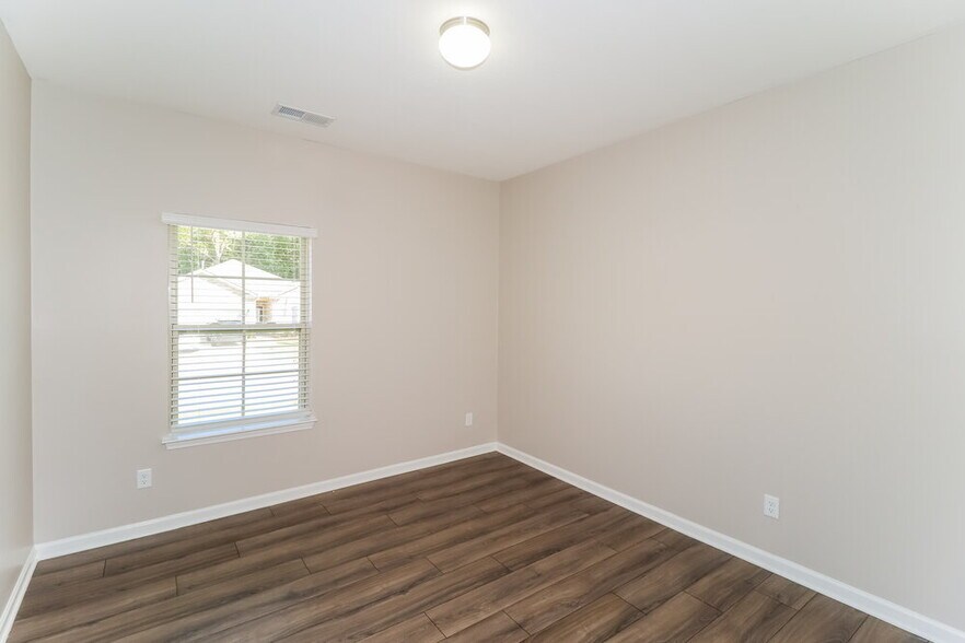 Building Photo - 267 Vivian Way