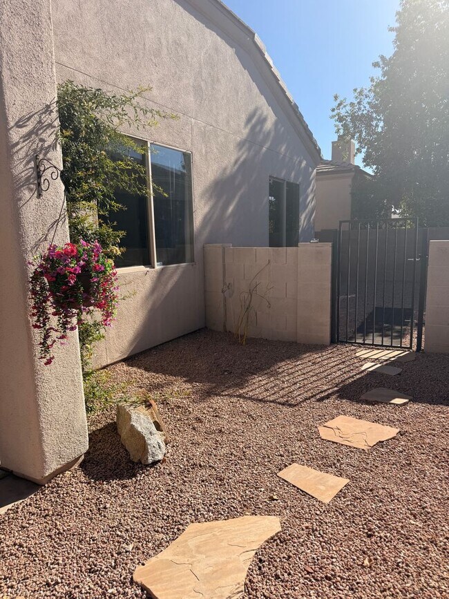 Building Photo - $500.00 OFF MOVE-IN – Sabino Canyon Area | Foothills Living | 3BR Home