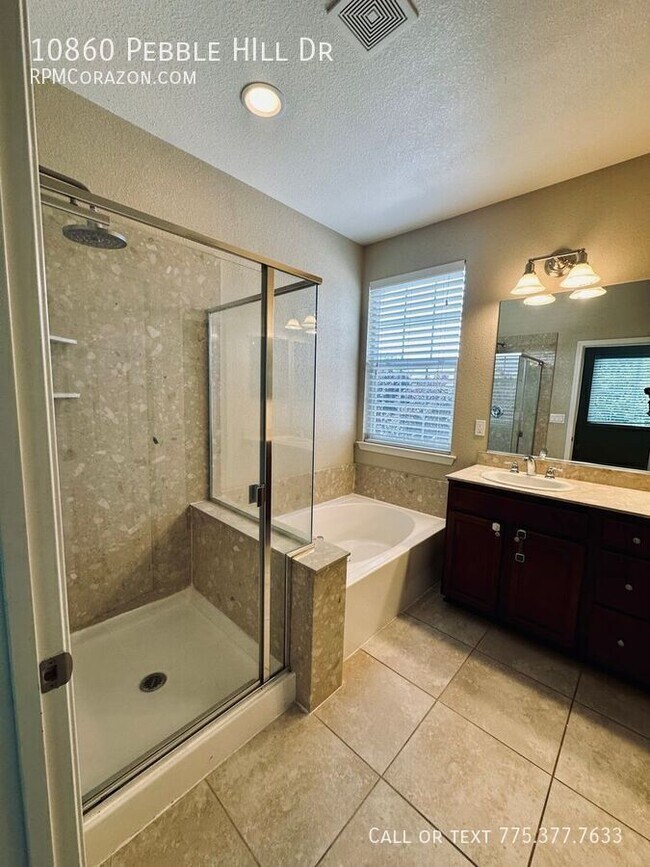 Building Photo - 10860 Pebble Hill Dr