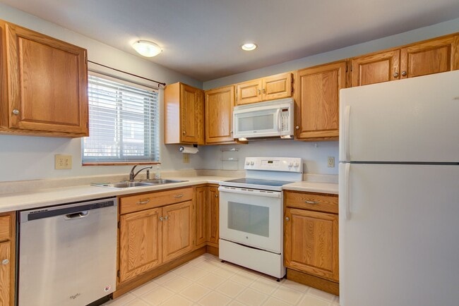 Building Photo - Ranch Style Brick home, charming and convenient!