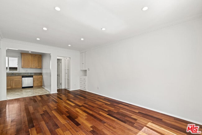 Building Photo - 1235 N Harper Ave