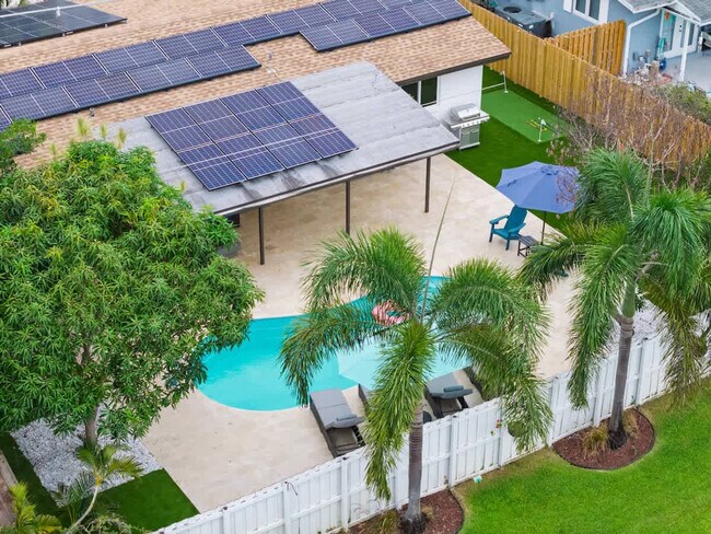 Building Photo - 5760 NE 18th Ave