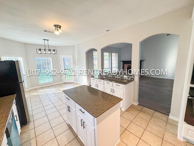 Building Photo - 2221 Overton Dr