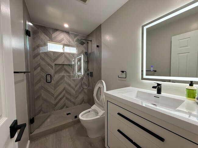 Building Photo - Updated Single Story Home located in Desirable Glenmoor Neighborhood of Fremont