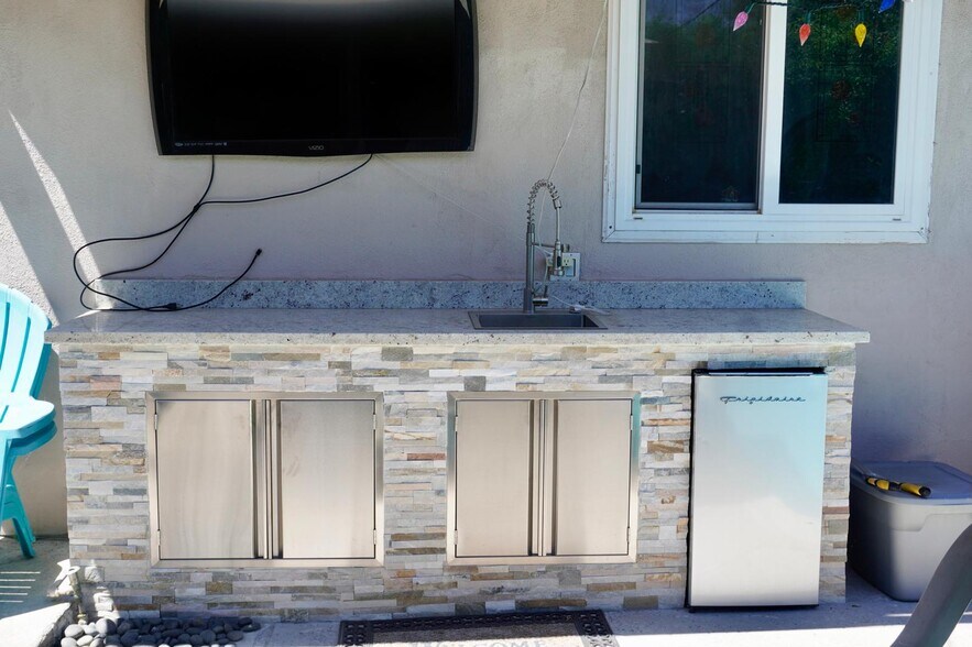 Remodeled wet bar - 6500 Whitaker Ave