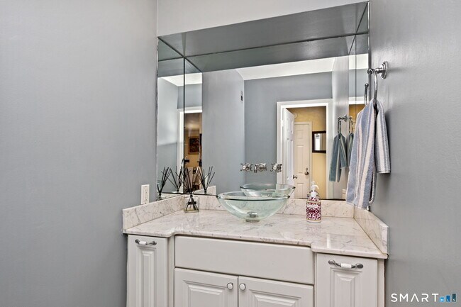 Building Photo - 65 Glenbrook Rd