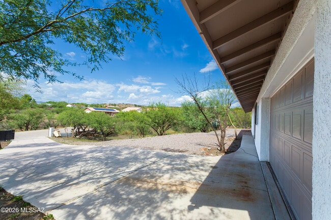 Building Photo - 1081 Paseo Freno