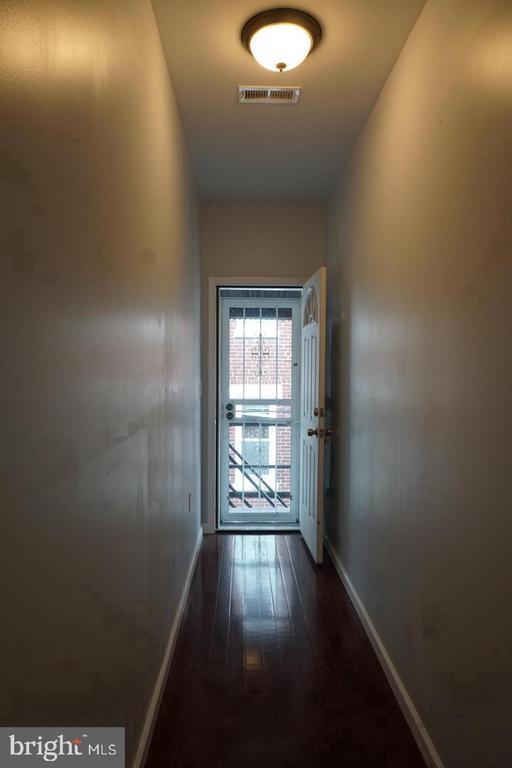 Building Photo - 4945 Chestnut St