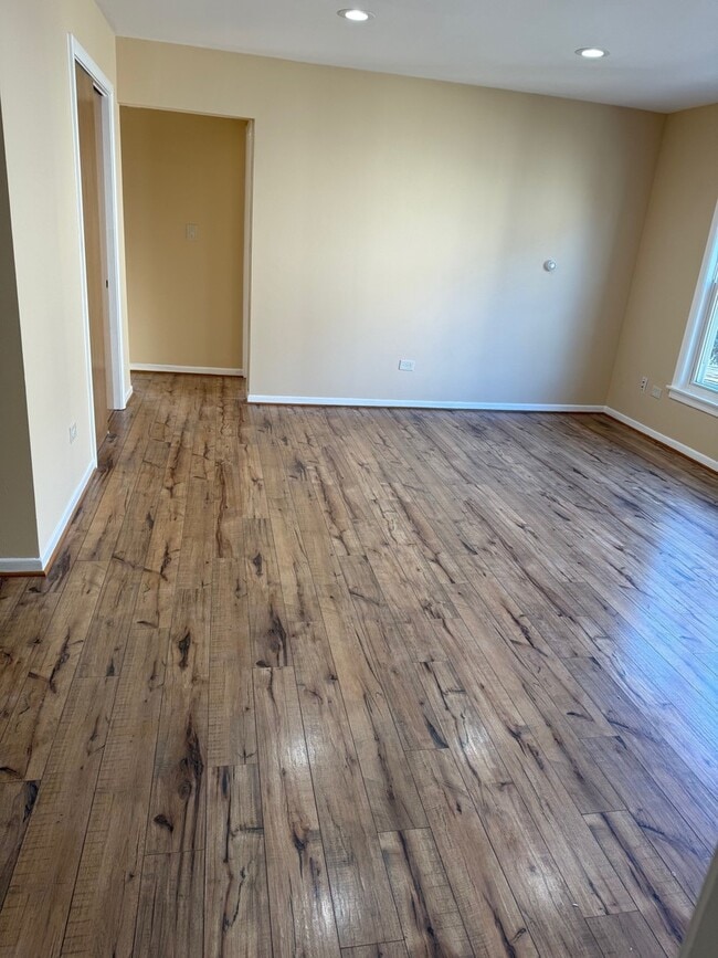 Building Photo - 511 Summit Ave