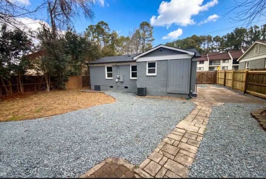 Building Photo - 2122 Kilborne Dr