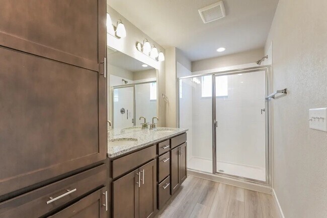 Building Photo - 15231 Arriba Dr