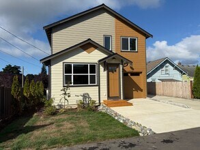 Building Photo - 3Bd/2.5Ba Everett Condo