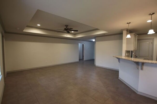 Building Photo - Beautiful 3 Bedroom 2 Bathroom Townhouse in South Tyler!