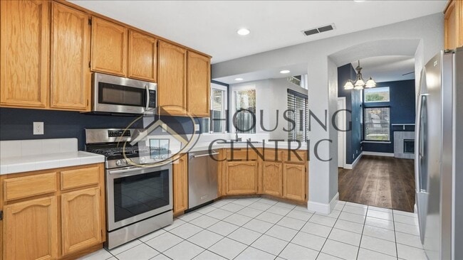 Building Photo - Stunning Single Story Fair Oaks Rental with Large Backyard in GREAT LOCATION!