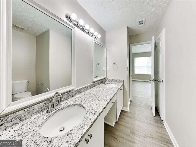 Building Photo - 881 Kilkenny Cir