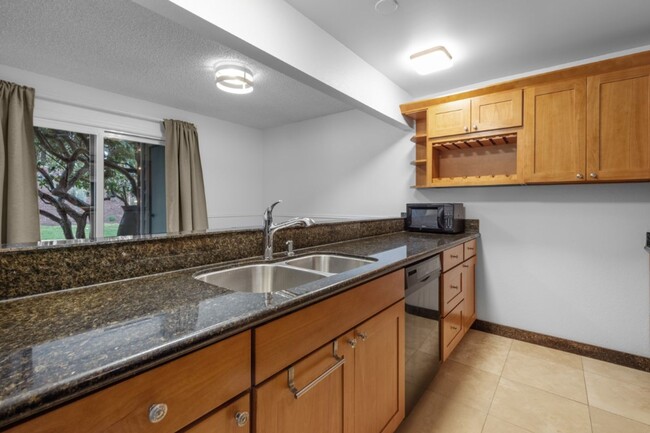 Building Photo - 1Bd/1Ba Redmond Condo