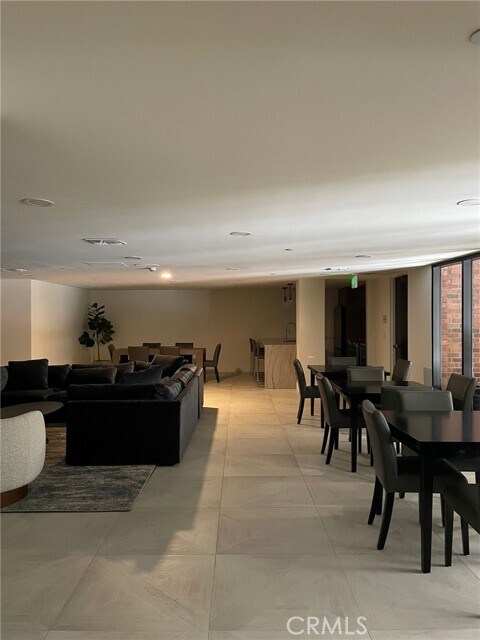 Building Photo - 200 N Swall Dr