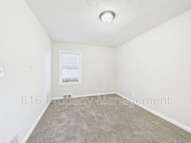 Building Photo - 2700 Oakley Ave