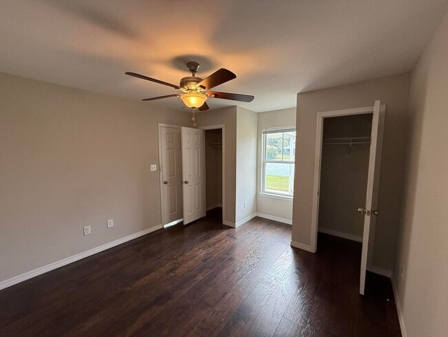 Building Photo - Three Bedroom Two Bath - Foley