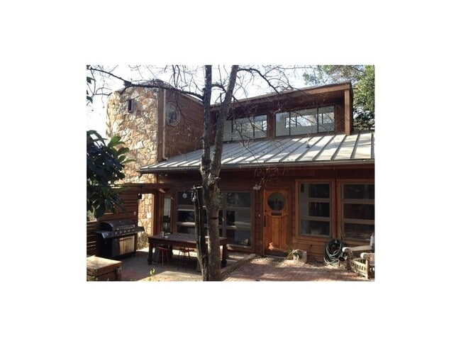 Building Photo - South Austin 4x2 Unique Home!