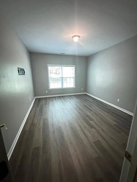 Building Photo - 305 Linkmere Ln