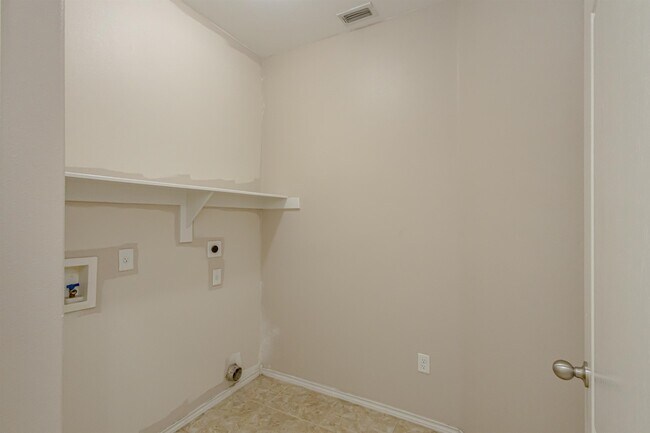 Building Photo - 618 Crackle Grove Dr