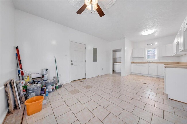 Building Photo - 1202 Rugby Blvd NW