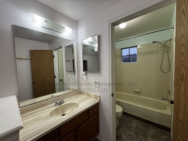 Building Photo - Beautiful 2 Bedroom Condo Near UCCS