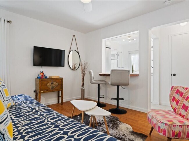 Building Photo - 14975 River Rd