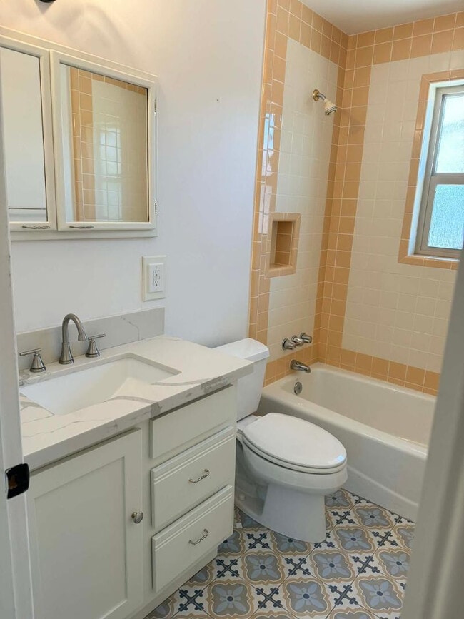 Building Photo - 6607 E Sheridan St