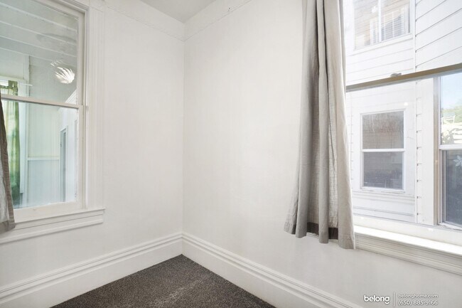 Building Photo - 1618 Grove St