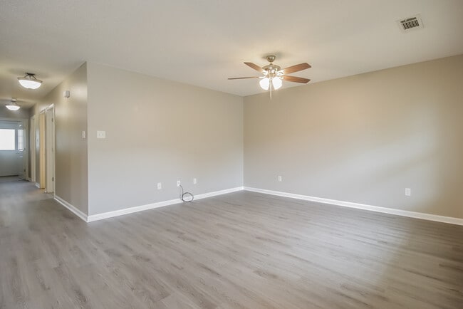 Building Photo - 910 James Madison Dr