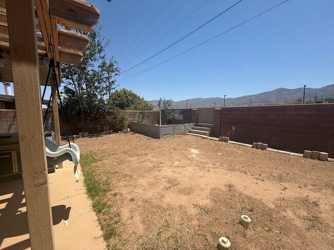 Building Photo - 609 Montwood Ct