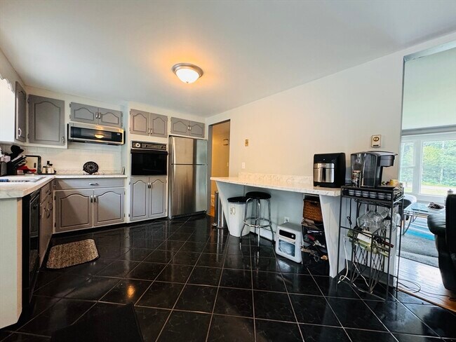 Building Photo - 18 Weaver St