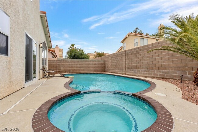 Building Photo - 7600 Beverly Hills Dr