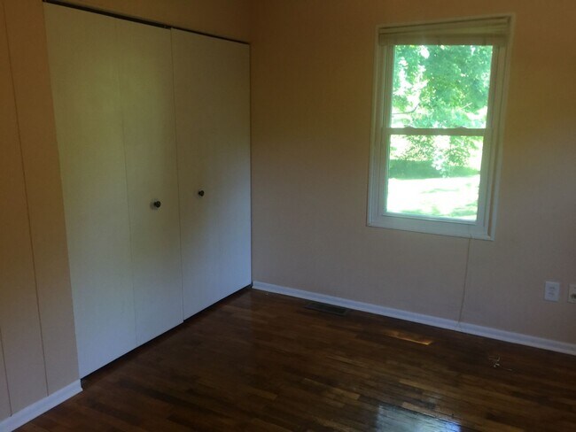 Building Photo - $1499 Charming, remodeled 3-Bed/1-Bath Ran...