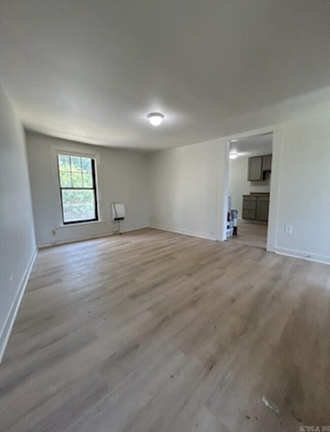 Building Photo - 1008 Kavanaugh Blvd