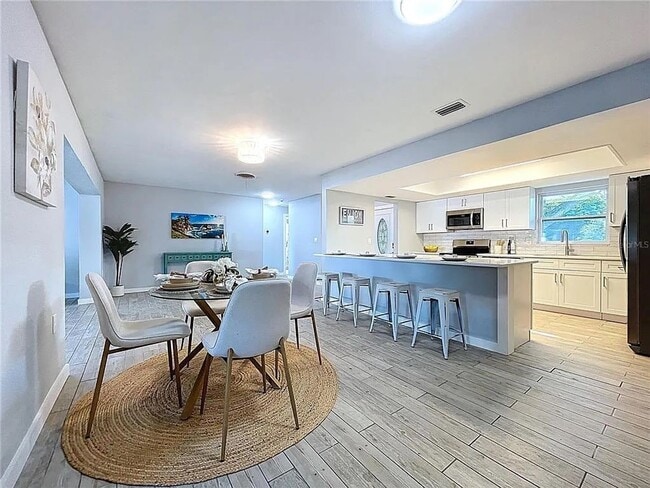 Building Photo - Modern luxury meets Florida charm in this ...
