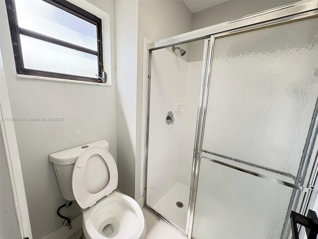 Building Photo - 6956 SW 40th Ct