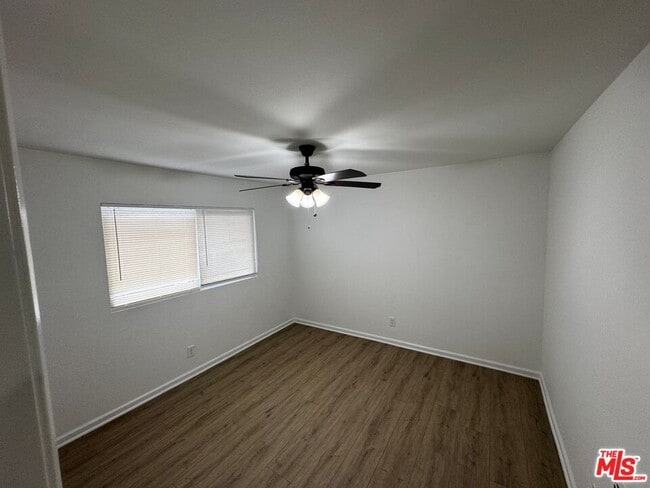 Building Photo - 13562 Vanowen St