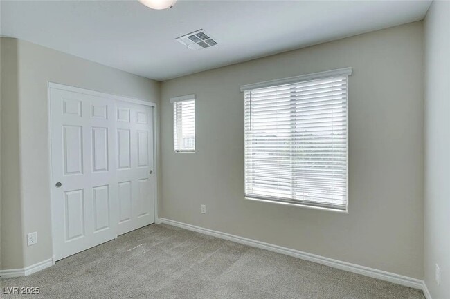 Building Photo - 932 Lotus Falls St